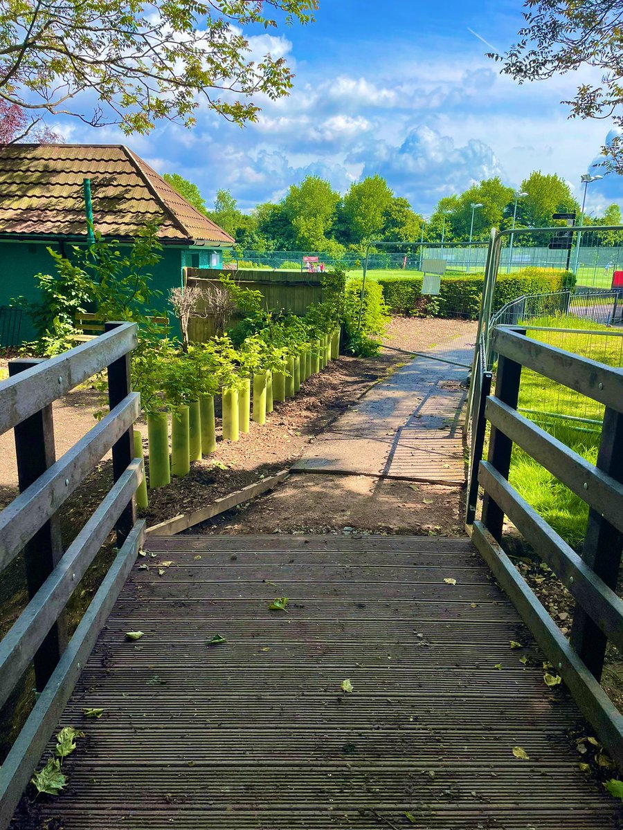 AndrewKauffma20's tweet photo. Great to get down to @Merton_Council Wimbledon Park yesterday to see the progress being made by teams from #WardandBurke as they progress #WimbledonParkLakeProject with #coirmesh erosion control fabric and #coirrolls aquatic planting going into channels and #Landscaping https://t.co/QLgeErWS0i
