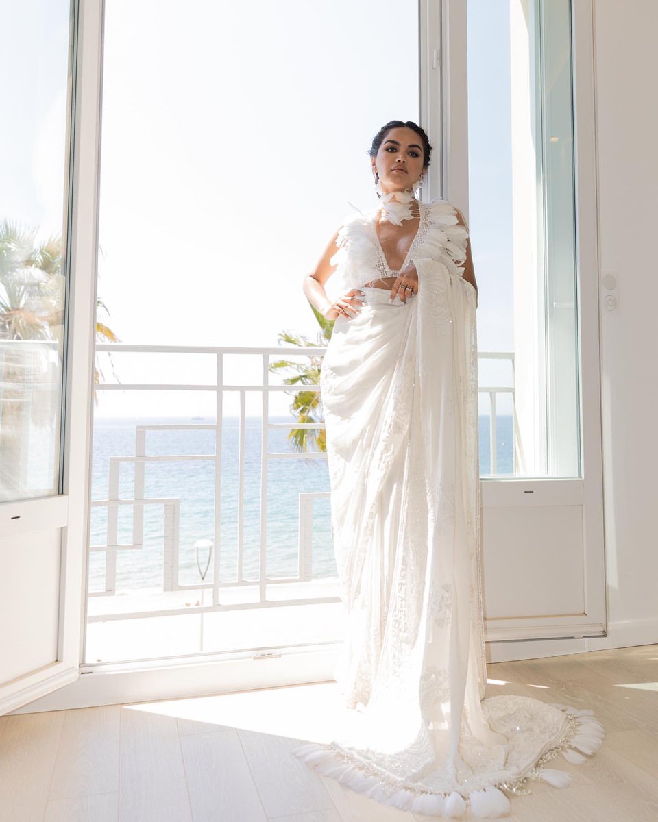Featuring the ethereal, elegant, and empowering @diipakhosla in our #Khaab ivory #mymmsaree, a symbiotic crossover of the past and the future making a tranquil appearance at the #InternationalCannesFilmFestival202 

#Cannes2022 #India #CannesFilmFestival2022 @ManishMalhotra
