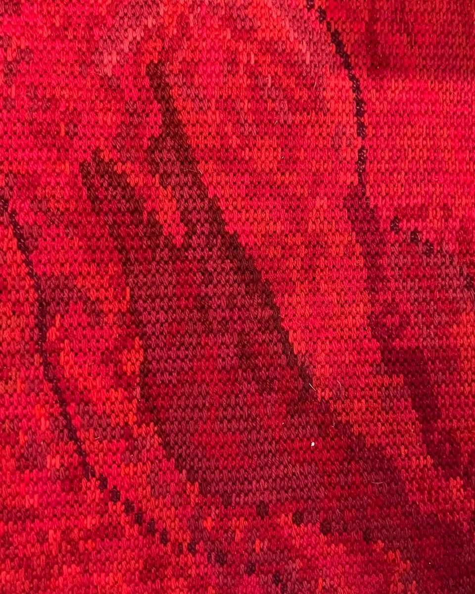 WinCathedral's tweet photo. Epiphany Chapel - New kneelers 🧵

Yesterday the first of three new kneelers were placed in the Epiphany Chapel.

Designed by @sophiehackerart and beautifully executed by the Winchester Cathedral broderers. https://t.co/jM6roOHQOU