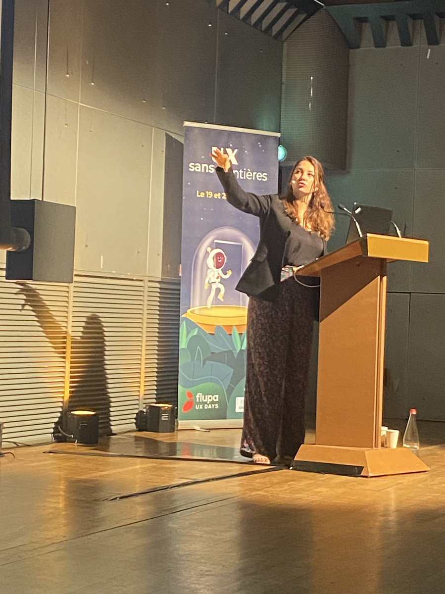 KhadyDrf's tweet photo. On enchaîne avec une conférence d’Anaelle Camarda sur le Cerveau Créatif @Flupa #uxdays https://t.co/pVoBAmsBox