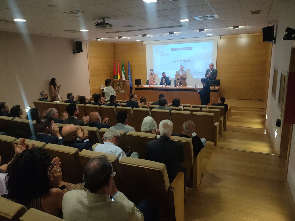 CGE_Granada's tweet photo. Gerardo Cuerva, reelegido por aclamación presidente de la Confederación Granadina de Empresarios. La Asamblea Electoral ha mostrado su apoyo unánime a Cuerva y a su equipo renovado. https://t.co/xPfUB1We2y