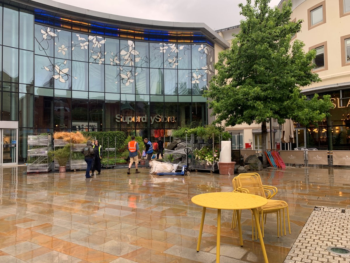 wokingcouncil's tweet photo. We're greening Jubilee Square ahead of this weekend's free 'Wild about Woking' event! Visit the pop-up garden to get some practical tips for supporting Woking's wildlife at home.
๐ณ๐ฟ๏ธ๐ฆ๐
#PlanetWoking #NaturalWoking #Woking https://t.co/NEw0E1uEI5