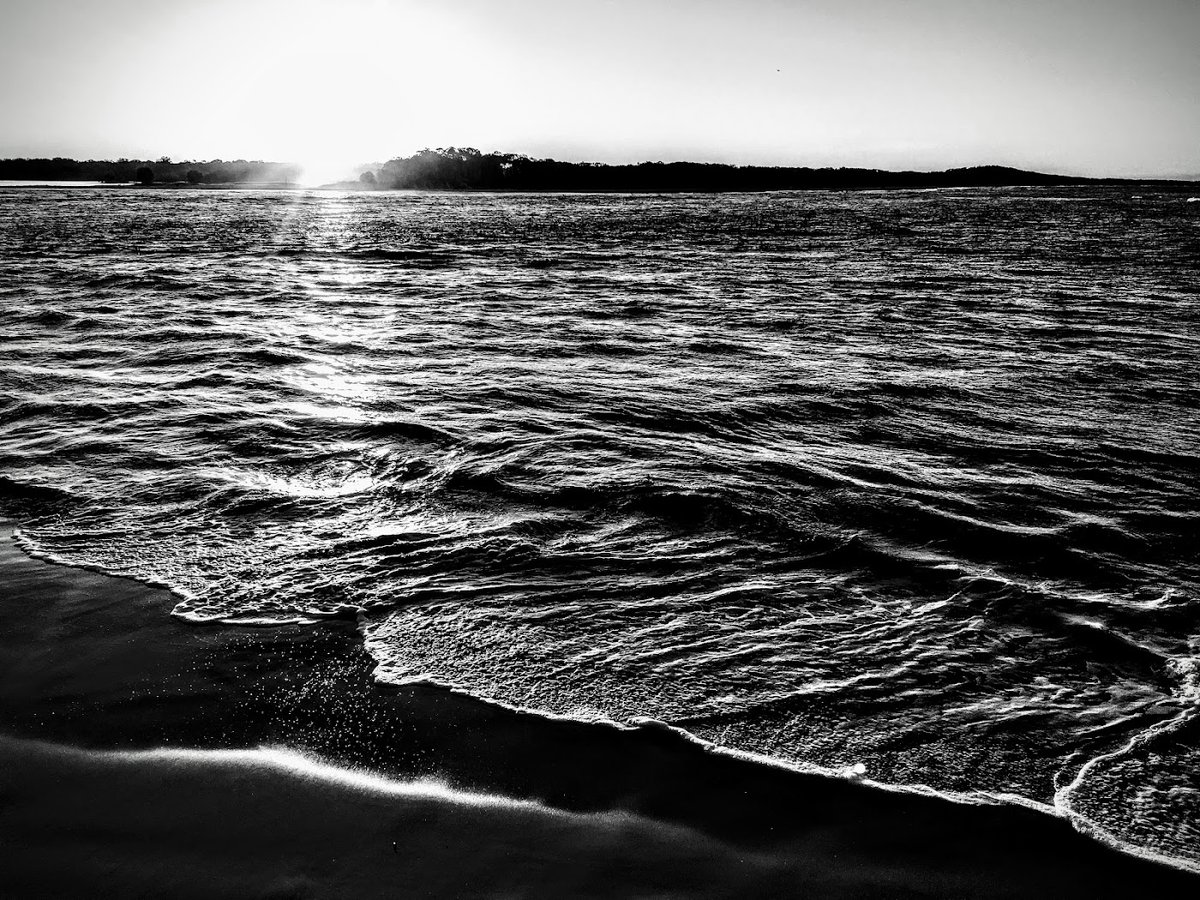oceanairnft's tweet photo. When I hit 5000 followers I'll be auctioning 5 pieces with ALL proceeds going to charity #NFTcollection #NFTCommunity #NFTCommunities #NFTArtist #Cryptoartist #DigitalArtist #NFTDrop #NFTDrop https://t.co/5w6swNfROK https://t.co/kD8qrsE5Fa