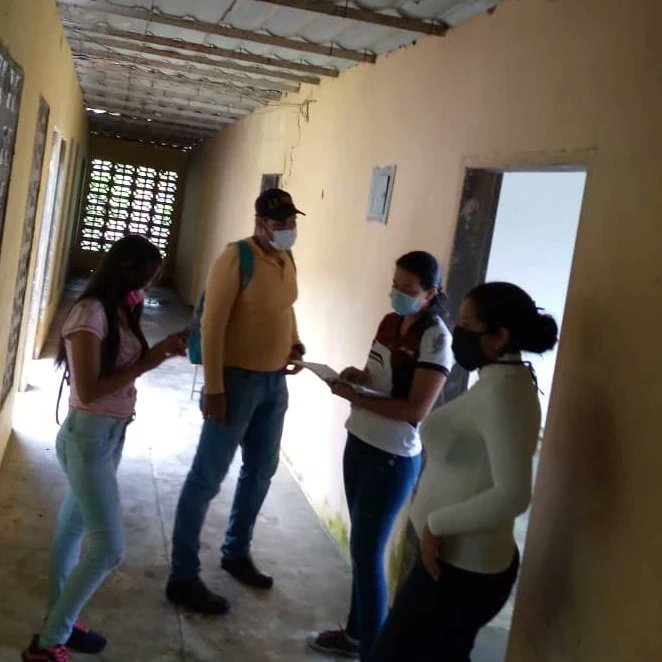gobpampan22's tweet photo. #20Mayo #EnFotos | El equipo de Ingeniería Mcpal. realizó este jueves #19Mayo una inspección a la insfraestructura física de la #EscuelaCaracoles de Flor de Patria, junto a la Supervisora Circuito N° 5 y la Docente de la Institución.

#HumildadYTrabajo
@Gerardo4fPsuv
@GobTrujillo https://t.co/x6XsIU3wIZ