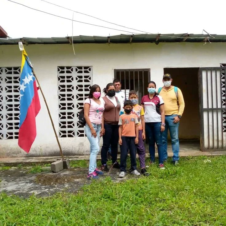 gobpampan22's tweet photo. #20Mayo #EnFotos | El equipo de Ingeniería Mcpal. realizó este jueves #19Mayo una inspección a la insfraestructura física de la #EscuelaCaracoles de Flor de Patria, junto a la Supervisora Circuito N° 5 y la Docente de la Institución.

#HumildadYTrabajo
@Gerardo4fPsuv
@GobTrujillo https://t.co/x6XsIU3wIZ