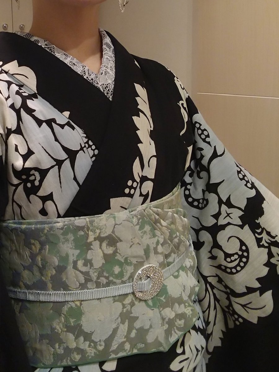 notokoto's tweet photo. 昨日のコーデ。気温が27℃だったので単衣は諦め綿麻の浴衣に。買ったばかりの兵児帯を初使用。

きもの→#ルミロック
帯&amp;半衿→#tsubakian
帯留→#HappyBless https://t.co/C1iXfGZS8G