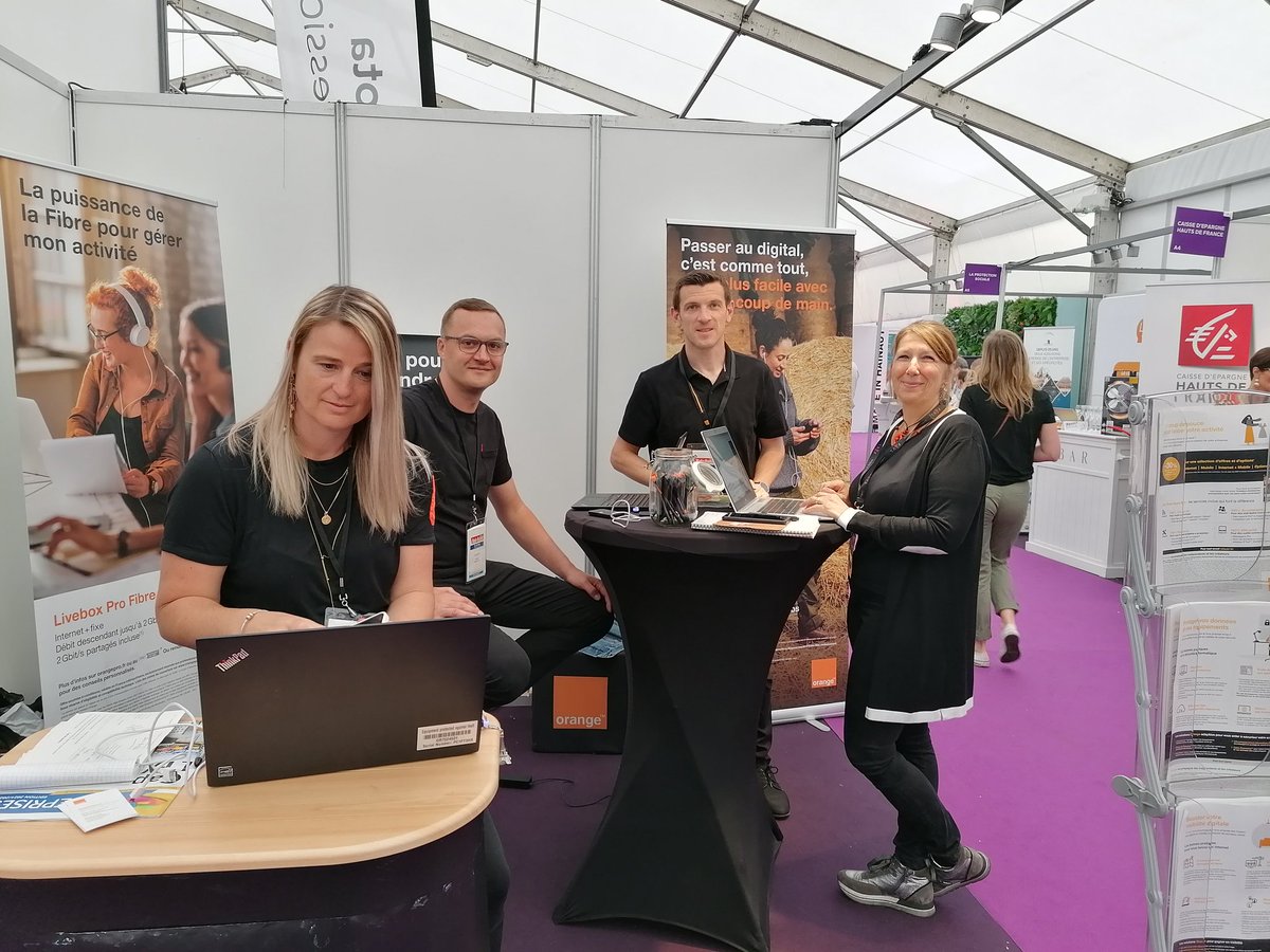 morgandubar1's tweet photo. En direct du salon @MadeInHainaut à la rencontre des entrepreneurs et crėateurs d'entreprises pour prouvoir nos offres de #visibilitedigitale et de #cybersecurite. @SarahJablonski9   @OrangePro @OrangeHDF. https://t.co/9EDBiXJWeH