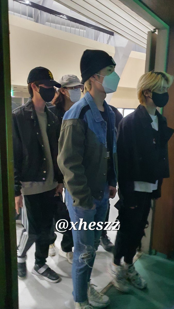 xdinary heroes gaon, jungsu, jun han, jooyeon spotted at stray kids maniac concert! (22/05/01) 

cr. xheszz