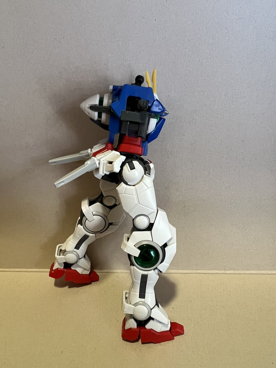protoscuro's tweet photo. it’s been a while! 

i’m not enjoying this build, but I really want an Exia to decorate my work desk so I’ll get through it as quickly as I can. #wip #gunpla https://t.co/ZlCRUM2cKP