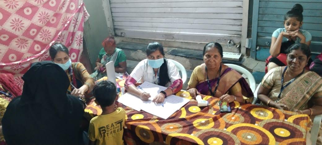 PMCPune's tweet photo. In collaboration with PMC's Social Development Department, Evergreen Education Society and Bhavani Peth Ward Office, Health check-up camp for women was held at ward no. 18 Ghorpadi Peth Galaxy Building on May 19, 2022.
#PMC #socialdevelopment #freetestdrive
(1/2) https://t.co/TXuRxKux7p