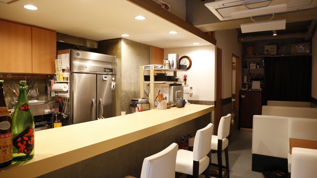 kikusaka_gohan's tweet photo. 〜移転先のお知らせ〜
新店舗は、「酒・お食事何処 大」。プレオープン、明日より昼のみの営業でスタートします！5/27金曜日より昼夜と本営業します！

お昼は煮込みハンバーグ、アジフライの2種1200円でご提供しております。

有楽町線護国寺駅5番徒歩五分。東京都文京区音羽1-14-8 ハイツ音羽 1F。 https://t.co/Rgd4lpRDns