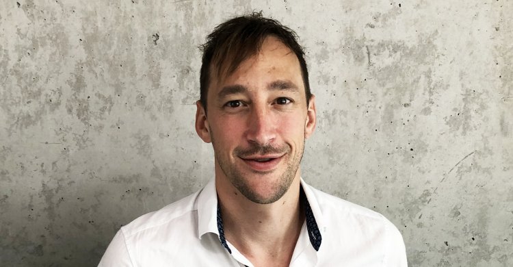 energate_news's tweet photo. #energate #Interview mit Patrick Olma, von dem Schwarzwälder Speicherprojektierer @OlmaticGmbH
über die Funktionsweise, die Aufgabe und das Potenzial eines #Batteriespeichers für #Solarparks. €
https://t.co/CTopurWy36 https://t.co/i4zak7ikoG