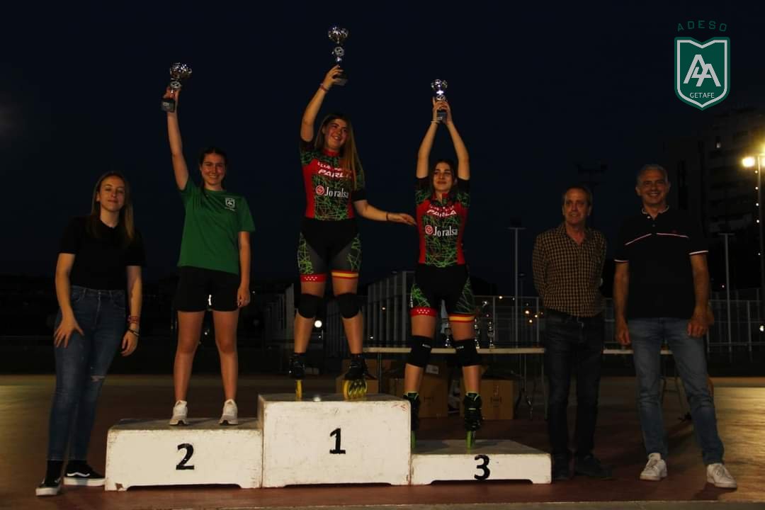 El pasado fin de semana se disputó la IV y última jornada de la Liga de Patinaje en Arganda del rey. 

Hubo una gran representación de nuestra escuela de patinaje, y además, nuestra alumna María Bertolo quedó subcampeona dela liga centro. 

¡es un placer veros competir a todos!