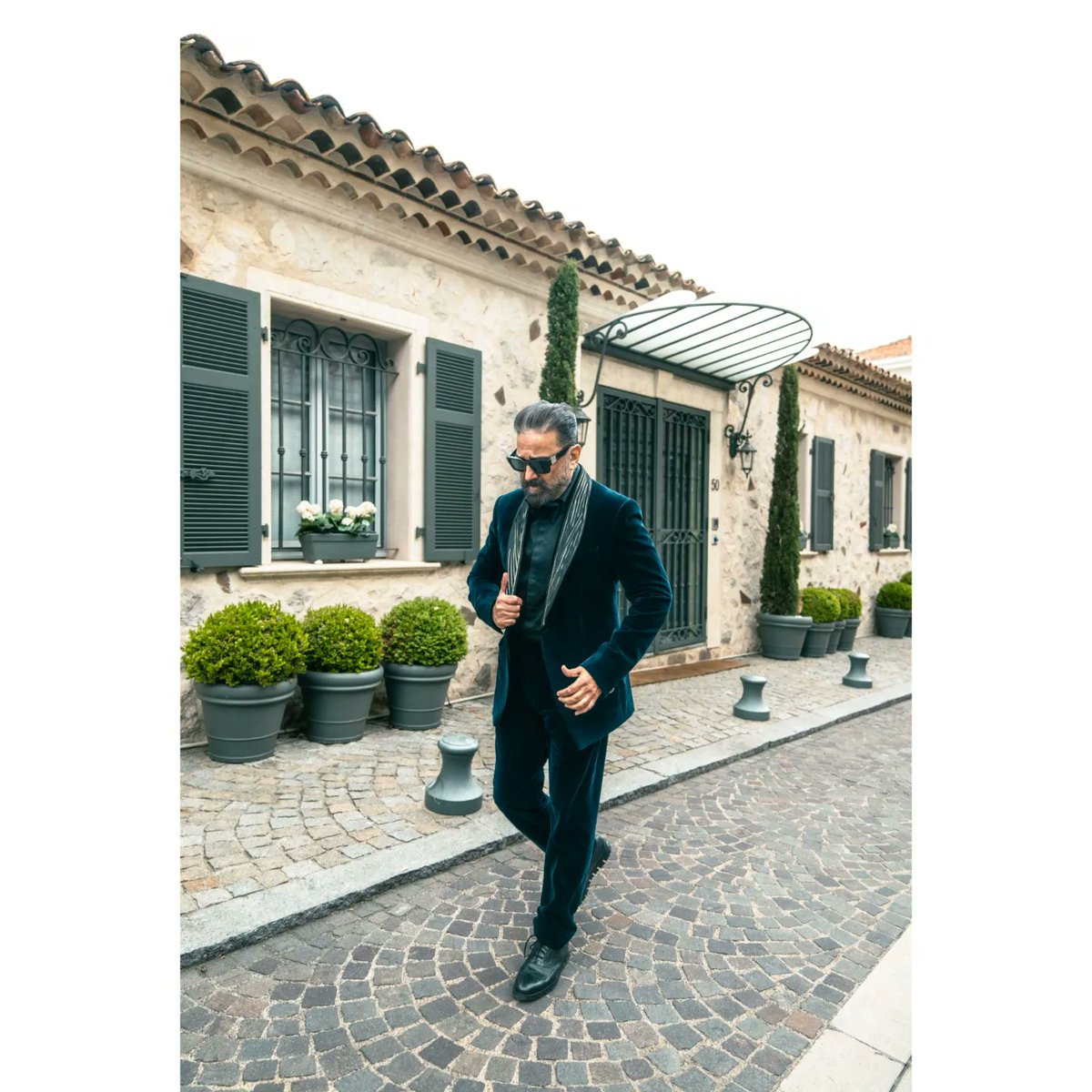 ikamalhaasan's tweet photo. My little place under the sun in a tiny world called cinema . 

#cannesfilmfestival2022
#Vikram  

Styled by @amritharam2
Wearing @GG_studio https://t.co/tZoi5wSeeV