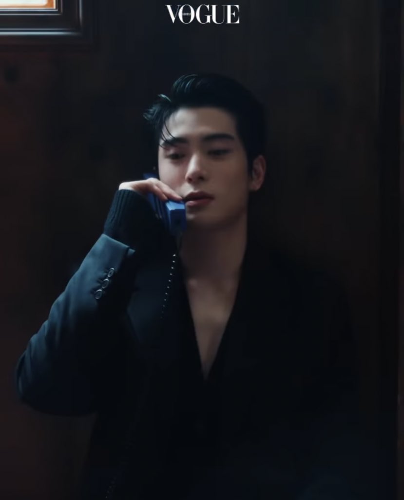 jhyunfolder's tweet photo. vogue x prada https://t.co/HjnbjyYSUj