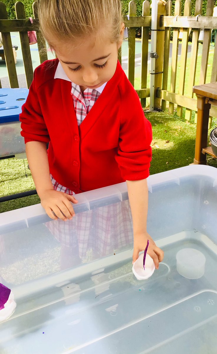 PipersPrePrep's tweet image. #PipersReception engineers have been busy designing boats that will float, focusing on making them a curved, streamlined shape. #PipersPrePrep