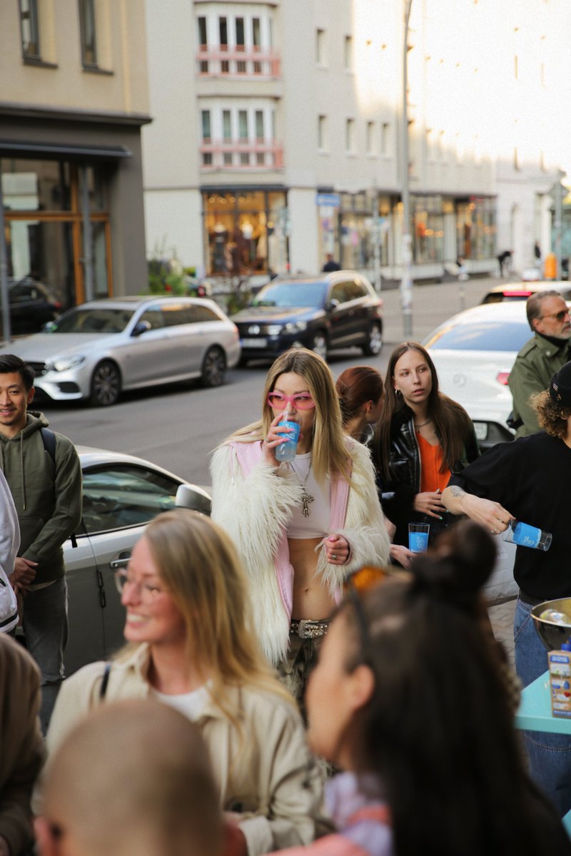 Still reliving our opening in Berlin a few weeks ago 💚💚💚 Which city should we go to next?? 

#berlin #colorfulstandard #berlinstoreopening #storeopening #sustainablefashion #sustainability