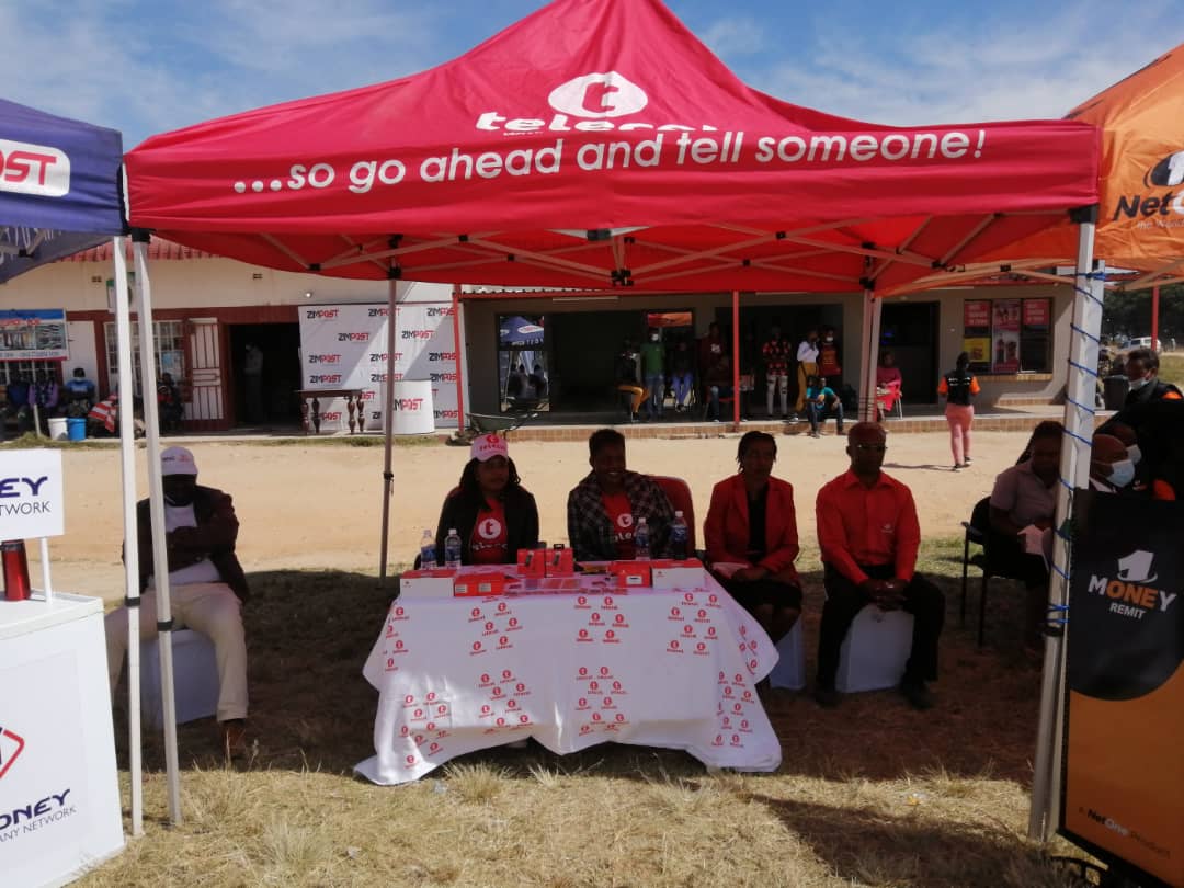 Telecel_Zim's tweet photo. Telecel team joins the rest of the players in the ICT sector, celebrating World Telecommunication Day in Murombedzi.
#worldtelecommsday
#staysafe
#tellsomeone https://t.co/ZrvwC9Dj3z