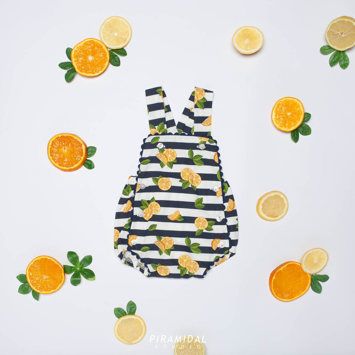 Fotografía de bodegones para la nueva colección infantil Limón de Juliana.
.
Dirección de arte: @fusionartealc
Photo&amp;retouch: @piramidalstudio <a href="/evacuencacerdan/">Eva Cuenca</a>
.
#lookbookjuliana #modainfantil #lookbookmoda #bodegones #fotografiaproducto #fotografosalicante