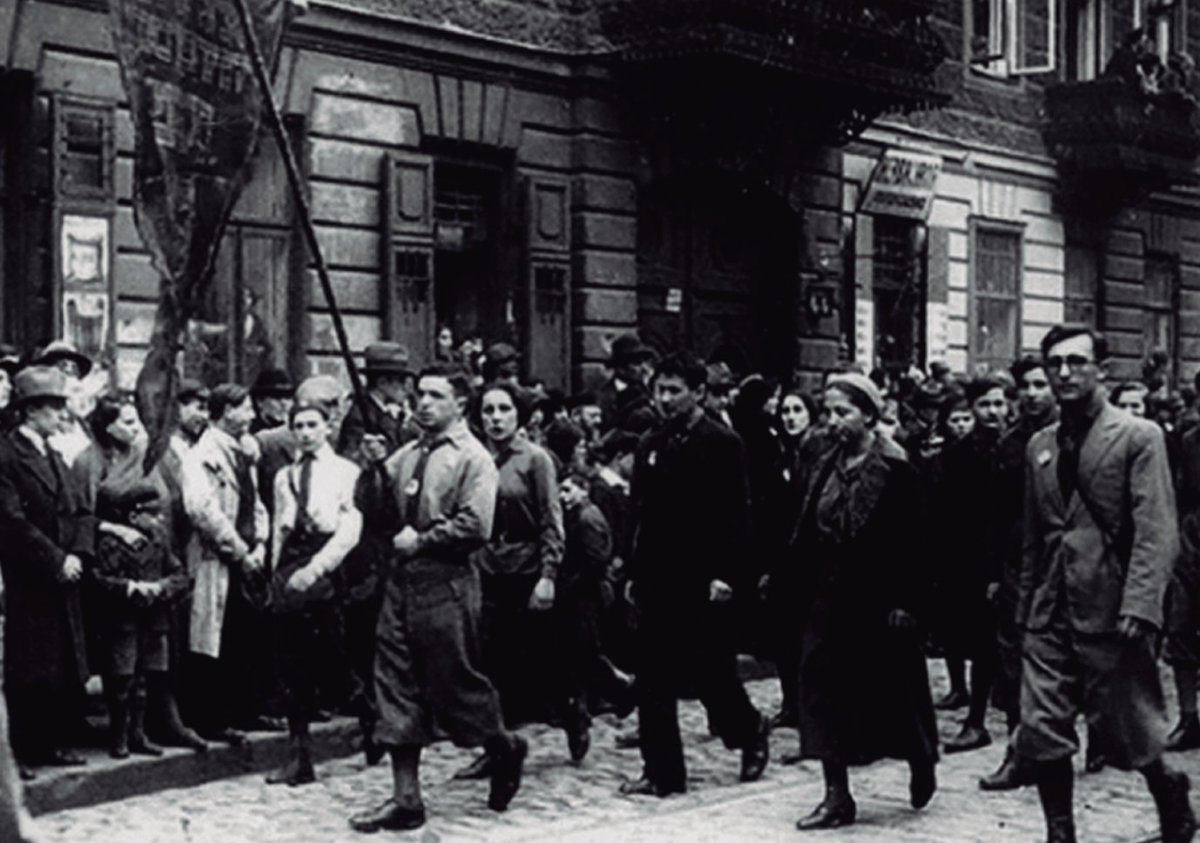 May, 1930s | Some Jewish people tried to change the societies in which they lived. Social and economic reform movements sought to bring economic equality to all people and allow Jews to live as they chose.

📸 Members of the Jewish Labor Bund during May Day parade, Warsaw.