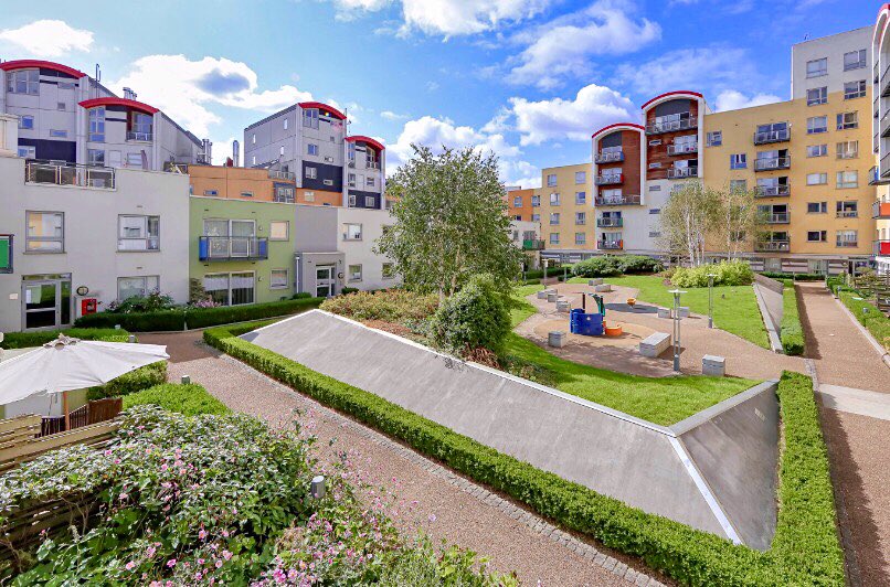 londonsuitables's tweet image. The weekend is nearly here! Isn’t it amazing to be able to spend Saturday morning on your own private patio? That’s right, some of our house shares come with gorgeous outdoor space. Let the sunshine in ☀️

Msg us to find out about rooms availability 💬

#househare #londonproperty