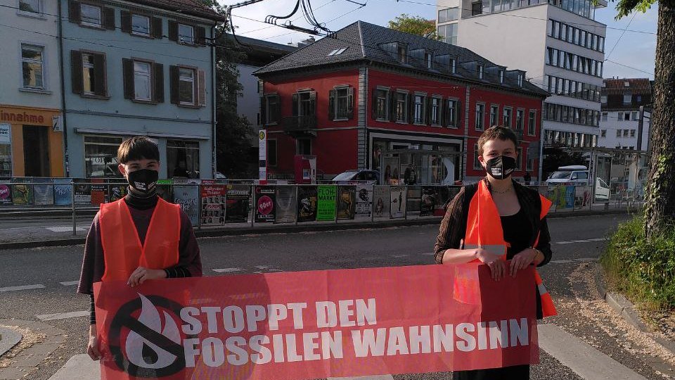 Viel Leid passiert in unserer Welt, weil diejenigen, die sich für Nachhaltigkeit und Gemeinwohl einsetzen, oft zu zaghaft sind, während die Verteidiger fossiler Profit-Interessen sich einfach durchsetzen.
Werde aktiv,komm zum Vortrag in #Freiburg, 18 Uhr, HdE,Rehlingstraße 9.
2/3