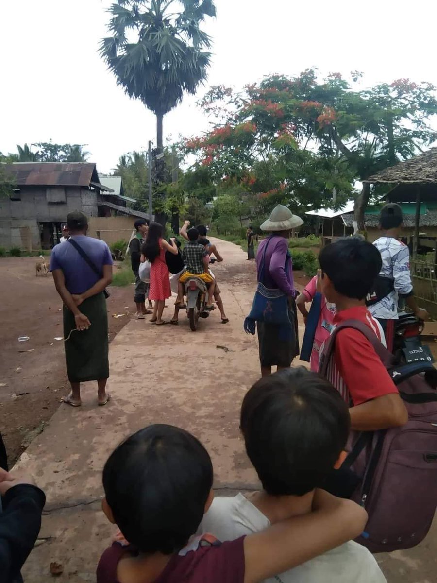 nway_jasmine's tweet photo. Military terrorists forces shelled artilleries and burnt down the residential properties in Taku village, #Tanintharyi Tsp, #Myeik District yesterday so that local residents had to flee in fear.
#ChinaIsBackingSAC #2022May20Coup #WhatsHappeningInMyanmar https://t.co/vMojTBlTtZ