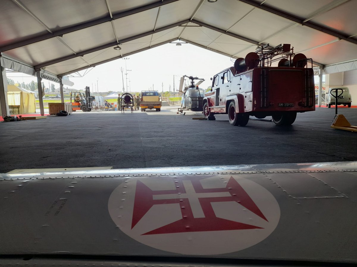 museudoar's tweet photo. O Museu do Ar está até domingo, dia 22 presente na Automobilia de Aveiro. 

Venha visitar-nos! ✈

#museudoarontour https://t.co/jYlpzsuxaF