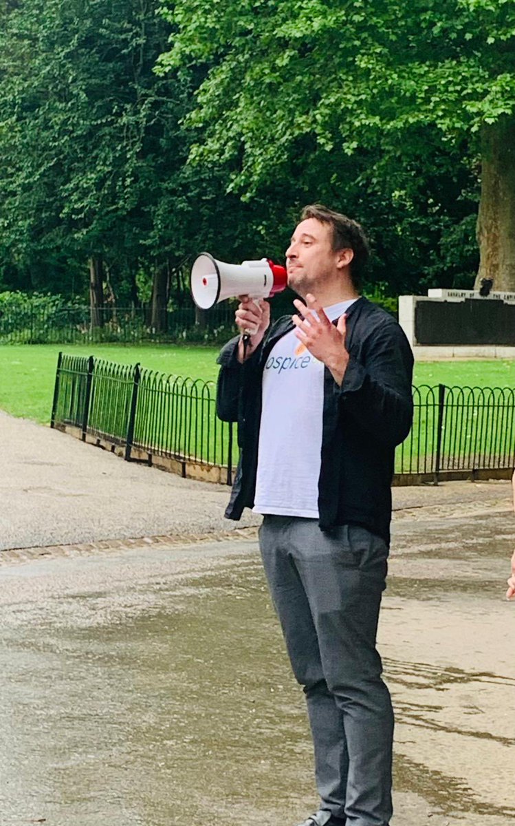 I’m so proud to work with amazing colleagues at @hospiceuk on our partnership! Thanks to Michael for coming the the @PwC_UK #PwCOFOD fun run to tell the participants how their fundraising makes a difference.