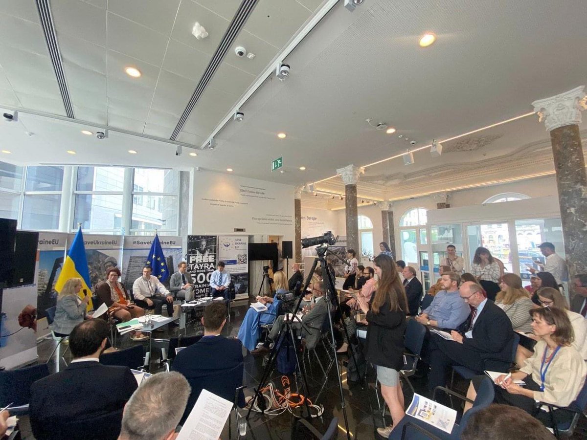 UA_EUMission's tweet photo. Іnformation session "#EU Solidarity with #Ukraine: Protecting People Fleeing the War" was held in the Ukrainian Civil Society Hub @hub_ukrainian in Brussels.

We are grateful to @EUHomeAffairs and @ICMPD for cooperation and support.

More information: https://t.co/GfKtAnbUHM https://t.co/rb7uh9DBI0