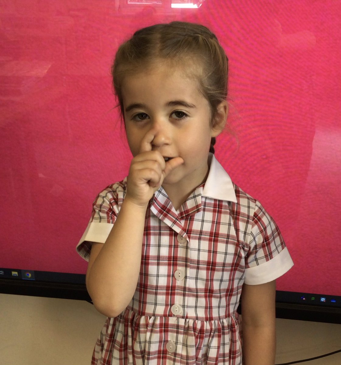 PipersPrePrep's tweet image. #PipersReception have been discussing the weather conditions that are likely to create a rainbow! They like to sing and sign the rainbow song! #PipersPrePrep