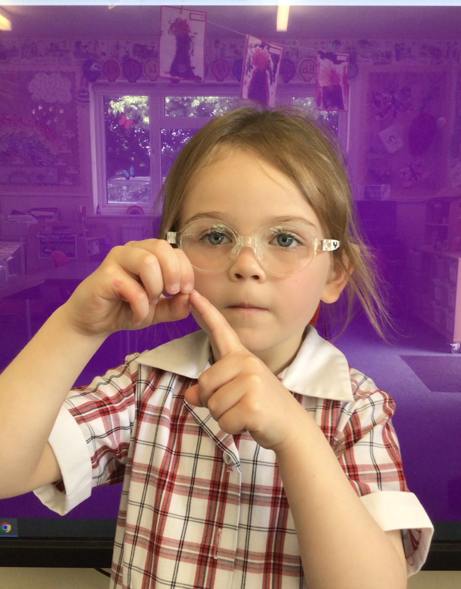 PipersPrePrep's tweet image. #PipersReception have been discussing the weather conditions that are likely to create a rainbow! They like to sing and sign the rainbow song! #PipersPrePrep