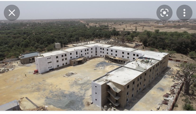 ibou_001's tweet photo. 📌La construction de cette université a débuté en 2015 pour une valeur de 6 milliards 900 millions pour une durée de 22 mois. 07 ans après, cette université n'est toujours pas achevée! Il n'y a que deux pavillons dans cette université avec des unités de formation et de recherche https://t.co/L5Rh5ELwj3