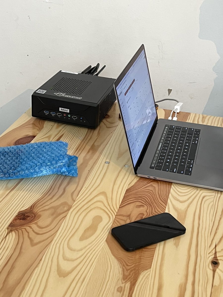 Hello <a href="/francescoc/">Francesco Cesarini</a>. Hello <a href="/colrack/">Carlo Carraro</a>, system working? Seems to be. My first 5G call with <a href="/Athonet/">Athonet</a>’s system, powered by #Erlang. Hallway track at #coseBEAM Europe.