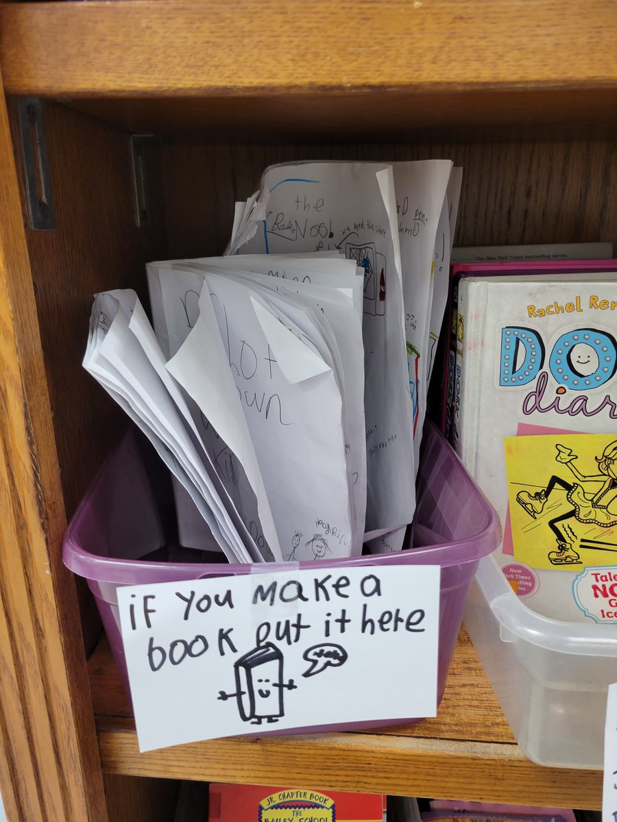 This is student ownership.
This is students seeing themselves as readers and writers.
This is authentic.
This is responsive teaching.
This one basket represents so much.
@ConferringCarl @ClareLandrigan <a href="/HeinemannPub/">Heinemann</a> 
#trustingreaders