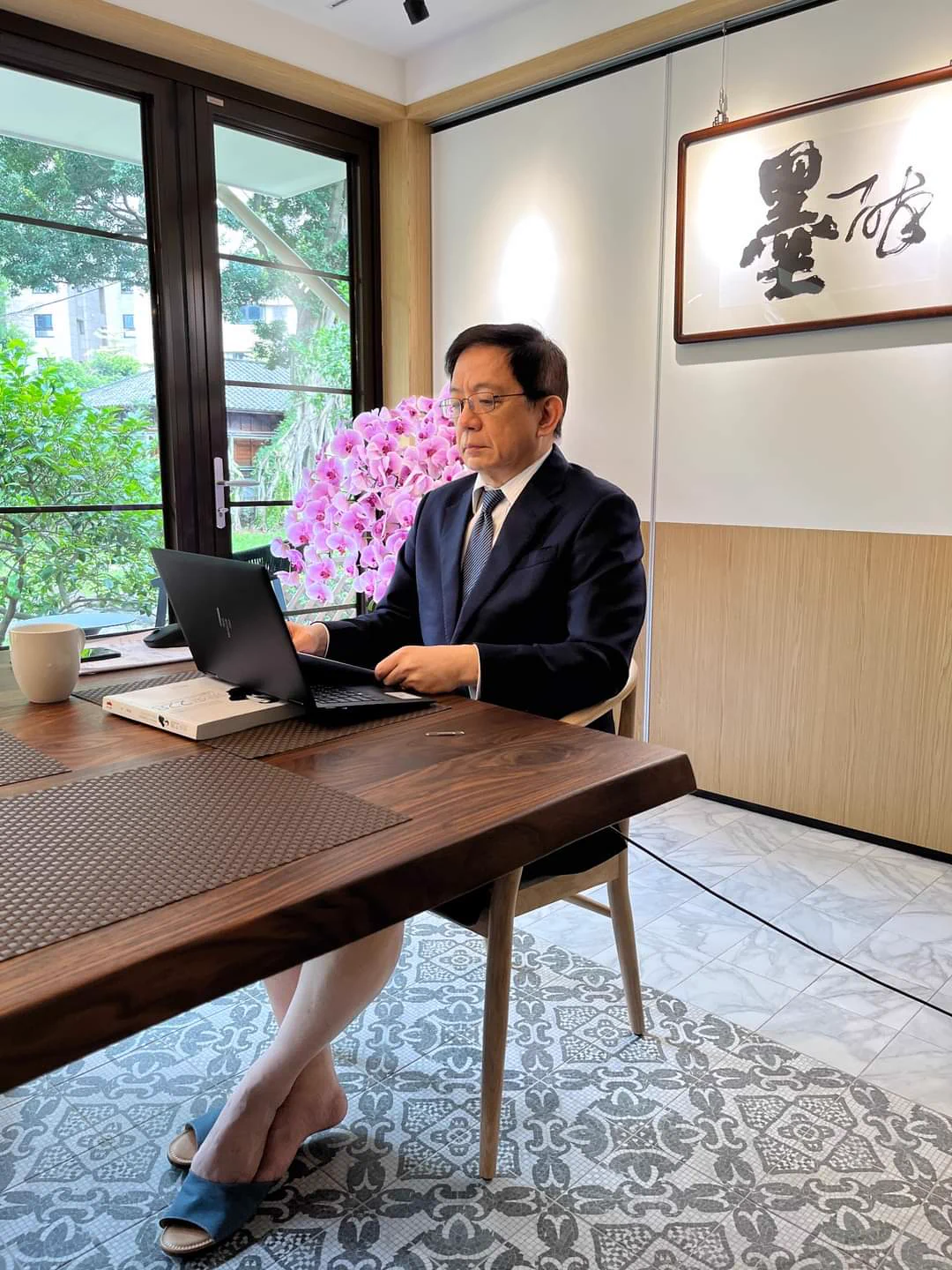 台湾大学の学長さん…オンライン会議の服装が話題にw