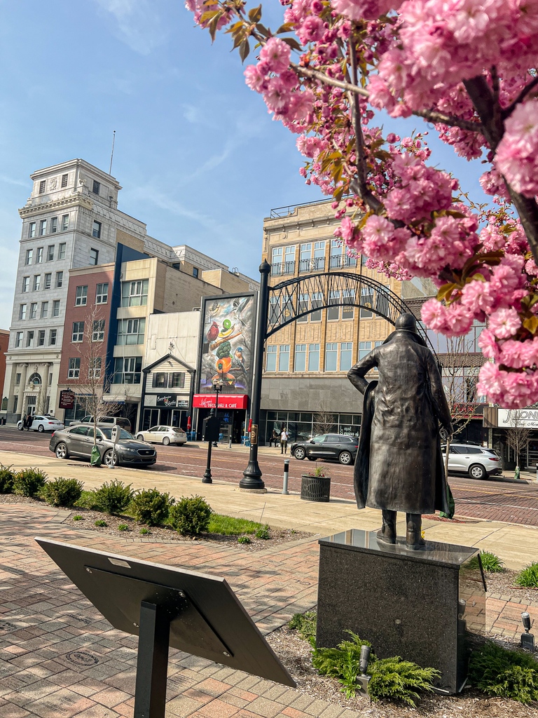SkypointFlint's tweet photo. Spring is in full swing in Downtown! #flint #flintmichigan #downtownflint https://t.co/U4SeTcLyM4