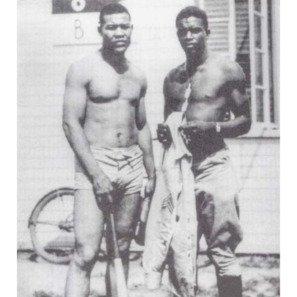 nut_history's tweet photo. This photo of Joe Louis and Jackie Robinson will always hit hard. They were stationed together at Fort Riley during World War 2. https://t.co/HZmrLpidbA