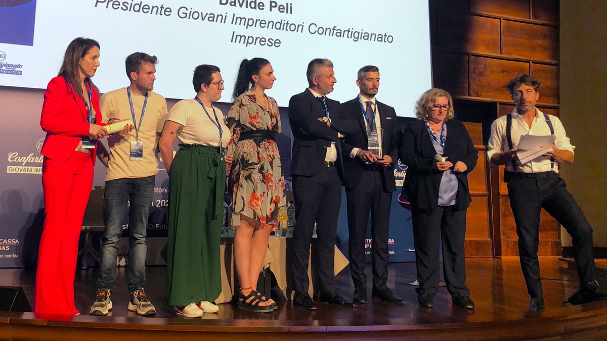 confartigianato's tweet photo. La convention dei #GiovaniImprenditori di #Confartigianato ricorda Severo Gonnella, imprenditore bergamasco, storico rappresentante del nostro Sistema e pioniere del Movimento #Giovani.
#Toccaanoi https://t.co/AMOwgAczfw