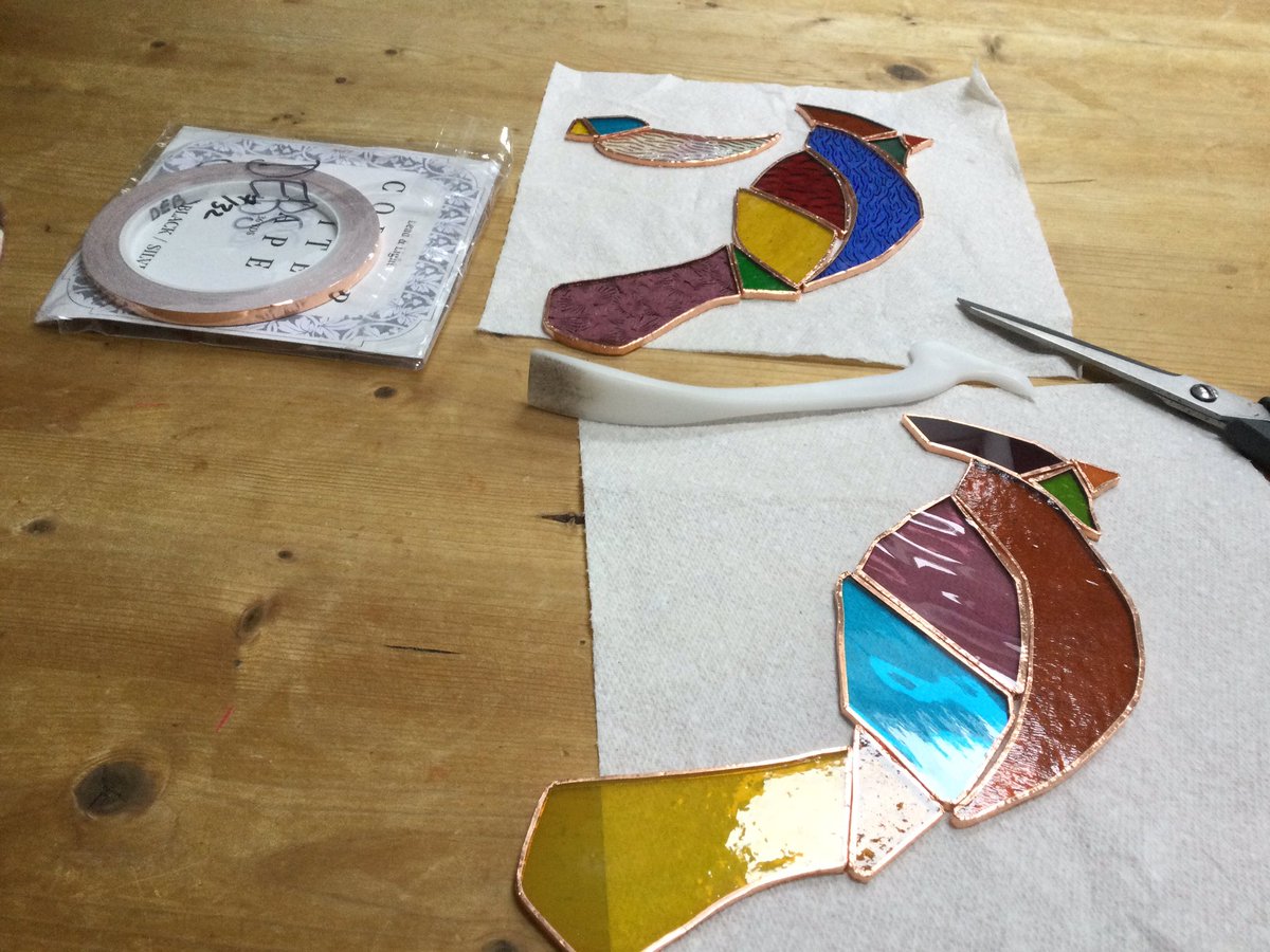 moomadeb's tweet photo. I might solder these birdies today.
May make good present 🎁 to take out to the US. If I can finish them in time?
#glassclass https://t.co/4eNgeNcEXk