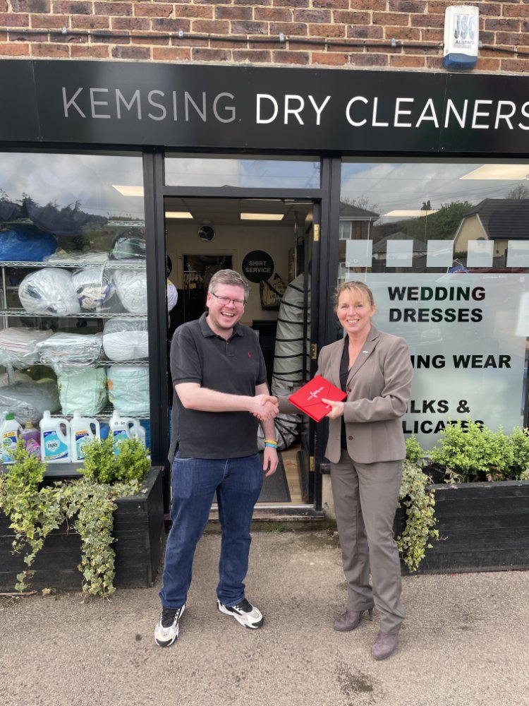 Girbau_UK's tweet photo. Congratulations to Joseph Clements of Kemsing Dry Cleaners who scored top honours on Day 1 of our DRC Cornerless Feeder 'Fastest Feeder Challenge' at #CleanEx2022 with 18 items in 60 seconds! Joseph received a Red Letter Β£200 voucher from Area Sales Manager Cat Jackson π π https://t.co/0FVm38PwsT