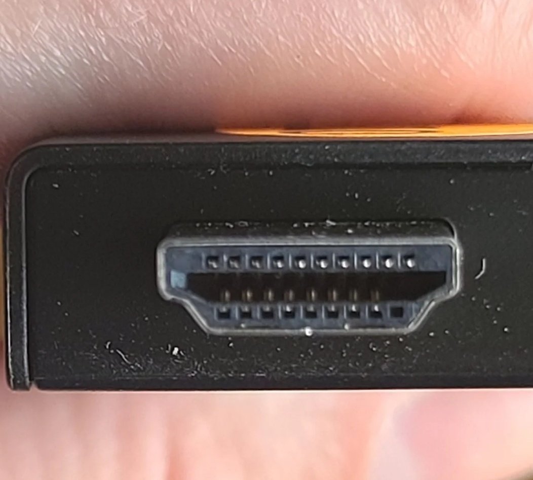 RealityTVJunki8's tweet photo. These are pics of what I got when it should have been 3 4k firestick with Alexa

@PayPal @AskPayPal #PayPal #PickupYourPhone #HomeDepot #scammers https://t.co/hXqHLKx6DW