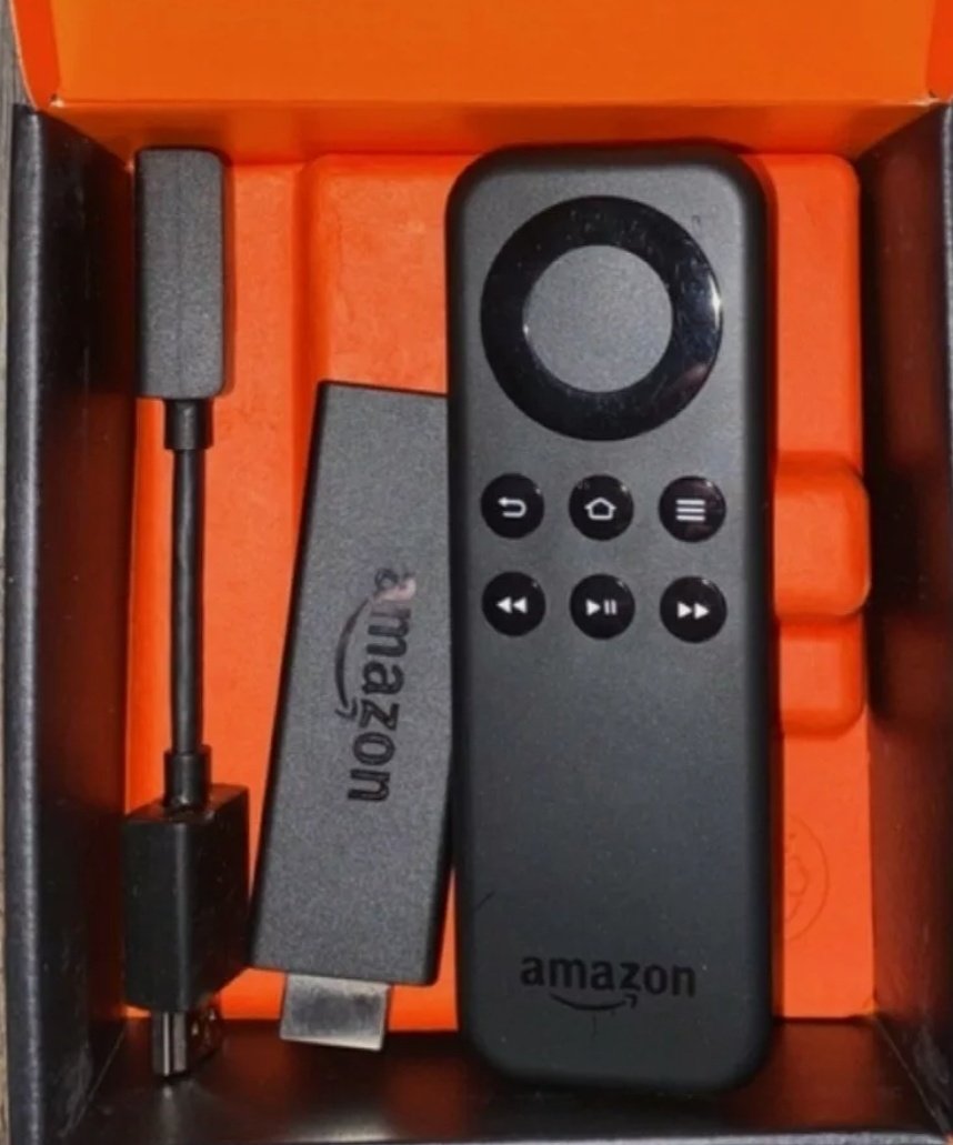 RealityTVJunki8's tweet photo. These are pics of what I got when it should have been 3 4k firestick with Alexa

@PayPal @AskPayPal #PayPal #PickupYourPhone #HomeDepot #scammers https://t.co/hXqHLKx6DW
