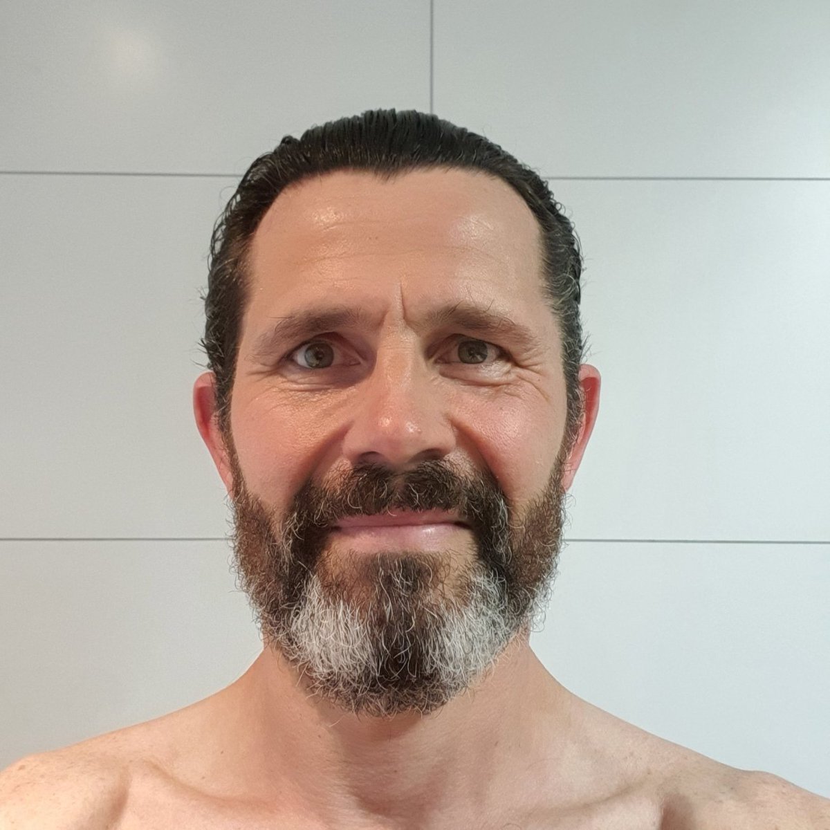 FunopdenTwit's tweet photo. Voorbereiding #survivalweekend 💪🏻☀️😀
#selfie 
#shamelessselfie https://t.co/JWxWgNDHYm