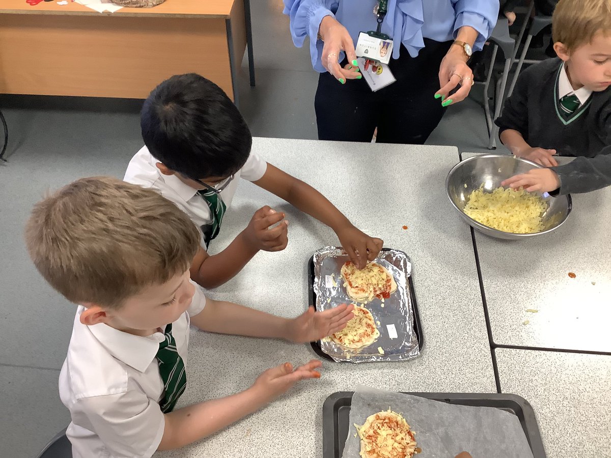MissKilpinSHS's tweet photo. A tasty maths lesson looking at fractions. After making our pizza, we cut it into quarters. Then, we ate a quarter, half, three quarters and finally one whole. 🍕 @SHSBoysPrep @EStoneSHS @TraceyChongSHS https://t.co/RWou2PhB7x