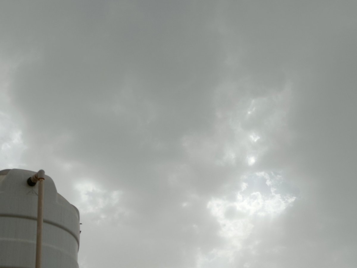 drbgee's tweet image. Will it rain 🙂....Delhi needs it
#heatwave #Delhi #rainneeded 
#heatwaveinIndia