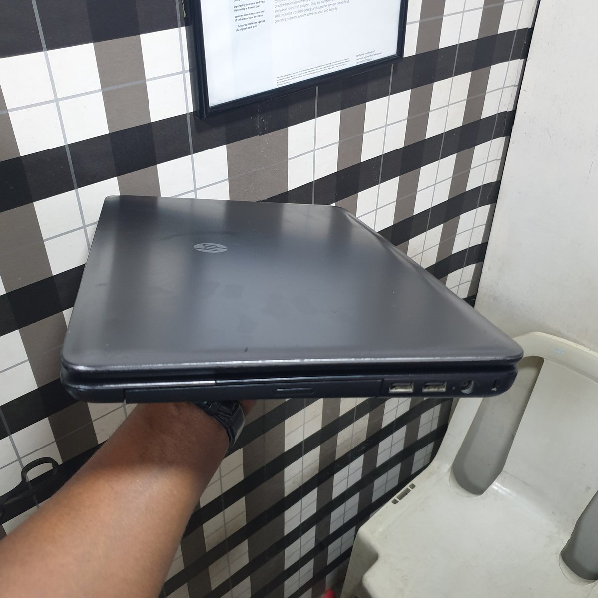 VeenezTech's tweet photo. Hp 650 / intel pentium / 320GB HDD / 4GB RAM 
. 
. 
. 
. 

#IKEJA #Windows10 #businessgrowth #veeneztech #Computers https://t.co/XkGSeEZygw