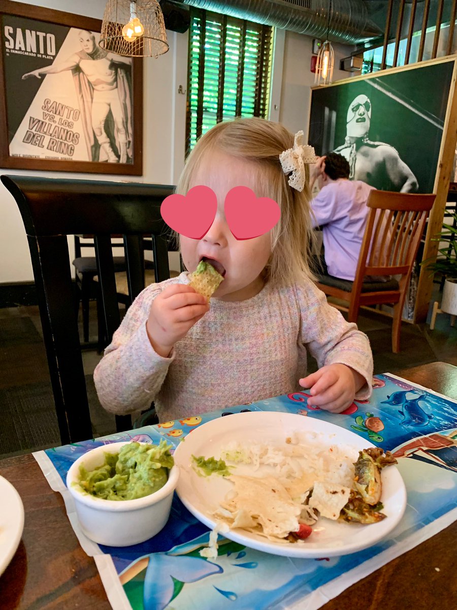 SandyPeeps's tweet photo. Enjoying the GOOD STUFF @momocho1 💗 #guacamolequeen #modmex 😋 she loved it all, but the guac was her fave! https://t.co/ftIs3zpvRa