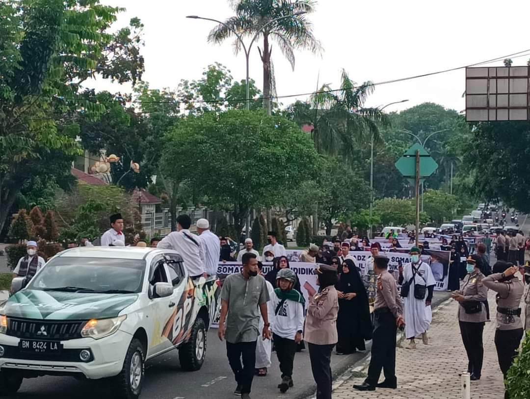 UASAbdulSomad's tweet image. Aksi save Uas di Pekanbaru, Medan, dll