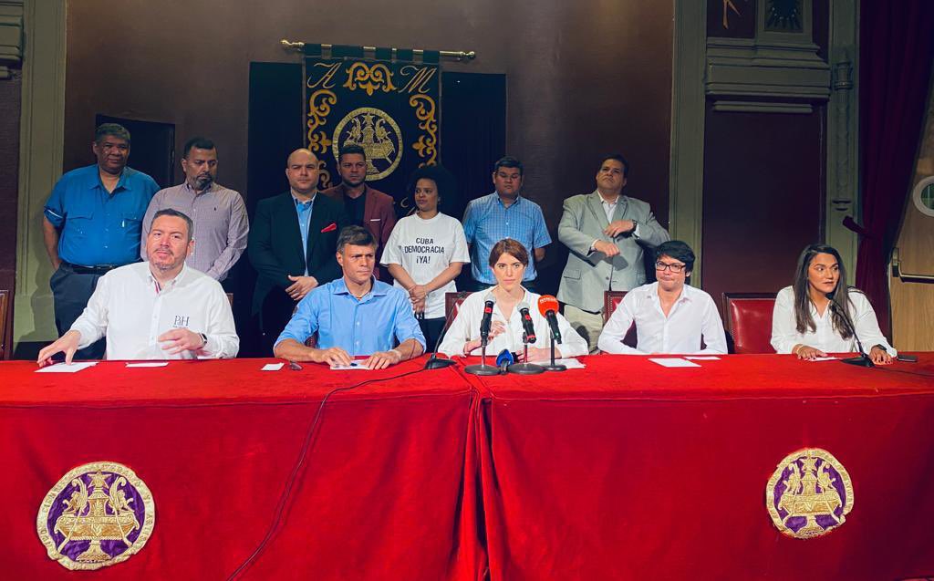 carolinabferrer's tweet photo. Los opositores y activistas por la libertad de Cuba, Venezuela y Nicaragüa declaramos el establecimiento de un frente común de lucha contra el autoritarismo. Si los tiranos están unidos, que sepan, la Resistencia también lo está. https://t.co/tsrQNlvdXK